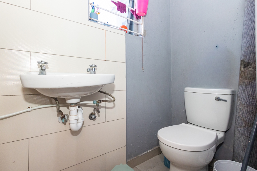 7 Bedroom Property for Sale in Phoenix Western Cape